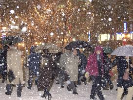 Sapporo faced with heavy snowfall